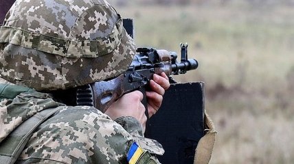 Ситуація на фронті: поблизу Мар'їнки поранений український воїн 