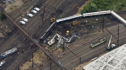 Число жертв крушения поезда в США растет
