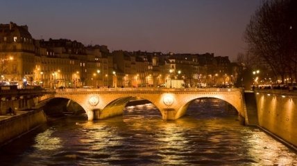 Париж на одну ночь превратится в музей современного искусства 