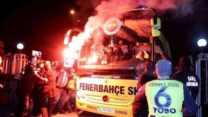 Из-за обстрела клубного автобуса матчи "Фенербахче" переносятся