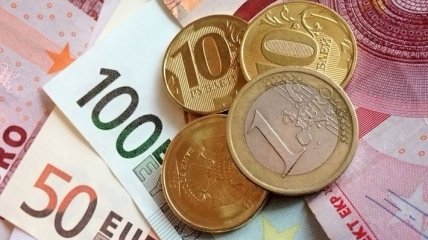 Евро на межбанке преодолело психологическую отметку