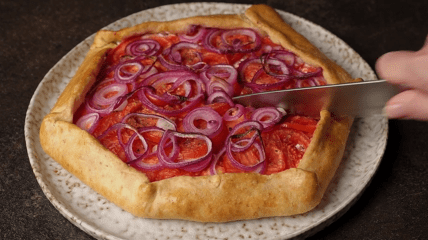 Пирог с томатами и крем-сыром