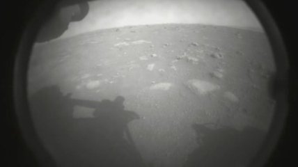 Марсоход NASA успешно сел на красную планету: первые фото и видео