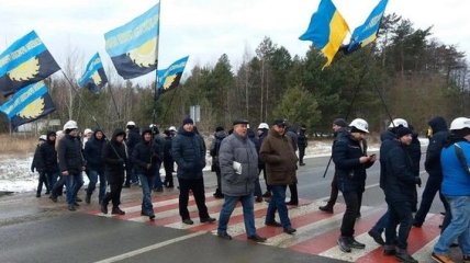 "Мы не рабы": Львовские шахтеры перекрыли трассу международного значения