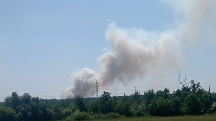 Над епіцентром пожежі здіймається дим