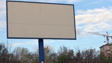 Кабмин хочет убрать билборды с автодорог