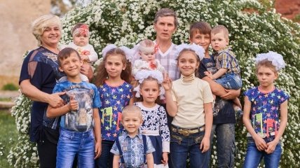 Шістьох з десяти прийомних дітей Наталія та Володимир Шевченки усиновили