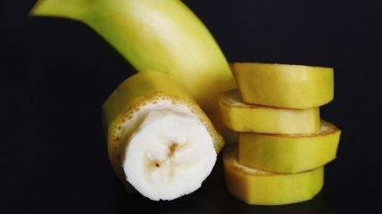 Скушать банан перед сном не так уж и вредно: в чем плюсы