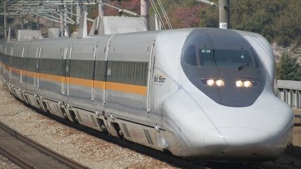 160 жизней было под угрозой: машинист свехскоростного японского поезда оскандалился из-за похода в туалет