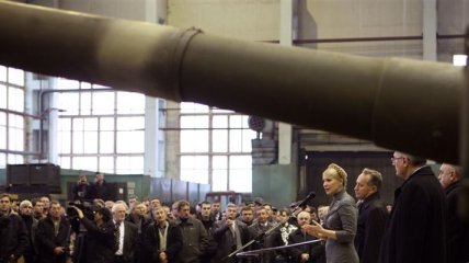 Власенко не удивится, если тюремщики найдут у Тимошенко танк 