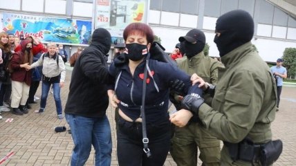 Вышли в поддержку оппозиции: в Минске задерживают участников акций