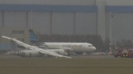 В Амстердаме пассажирский самолет выкатился за пределы ВПП