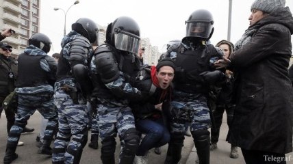 Протесты в РФ: в автозаках и СИЗО ночуют более 100 демонстрантов