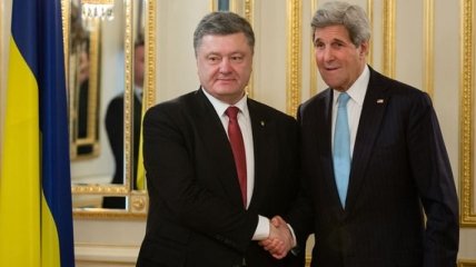 Порошенко обсудил с Керри санкции против России