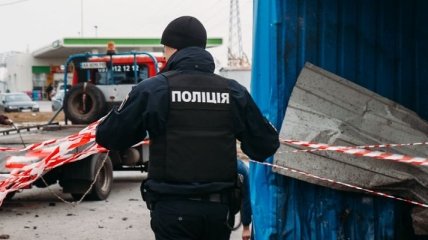 В Киеве водитель врезался в полицейский пост: фото и видео