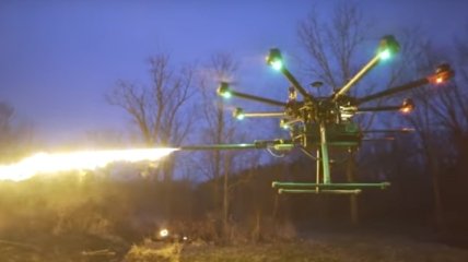 Борьба с осами по-американски: на дрон установили огнемет и это брутально (Видео)