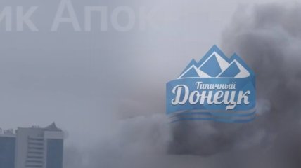 Місто у вогні: у центрі Донецька пролунало кілька вибухів (відео)