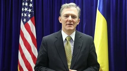Госдеп: Процесс импичмента не повлиял на отношения США и Украины