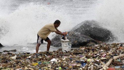 Филиппины накрыл мощный тайфун