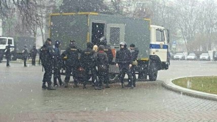 В Минске происходят массовые задержания оппозиции