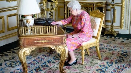 Піжама і домашній затишок. Фото королеви Єлизавети на карантині