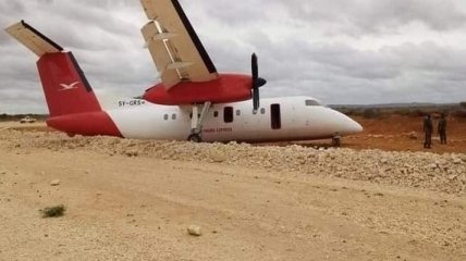В Сомали разбился пассажирский самолет: на борту было 45 человек (фото)