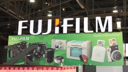 Компания Fujifilm представила камеру с 50-кратным оптическим зумом (Фото)