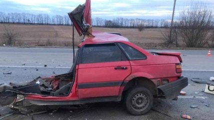 Авто разорвало пополам: в Винницкой области в страшном ДТП погибли двое человек 
