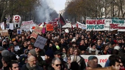 Власти Франции откажутся от повышения пенсионного возраста