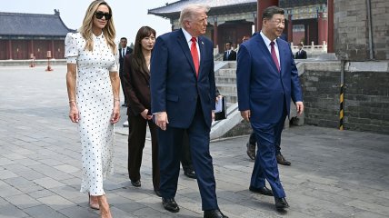 Лара Трамп сопровождала Дональда Трампа