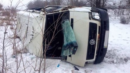 На Луганщине перевернулся автобус: есть раненые