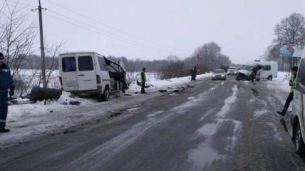 В Закарпатской области произошло ДТП двух микроавтобусов "Mercedes", есть жертвы