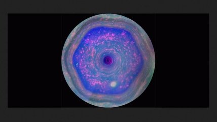 Появилось видео уникального 6-гранного вихря на Сатурне