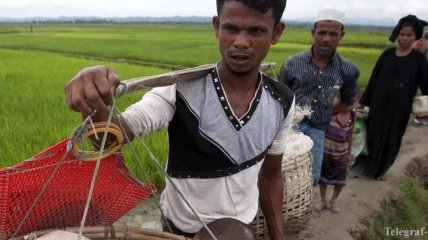 ООН: Около 300 тысяч мусульман-рохинджа бежали из Мьянмы в Бангладеш