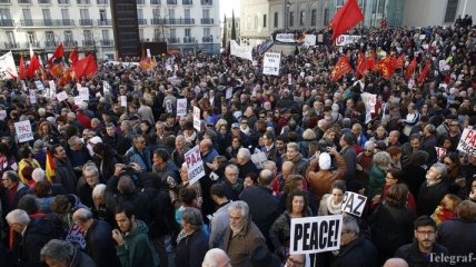 Испанцы и британцы вышли на протесты против участия в авиаударов в Сирии
