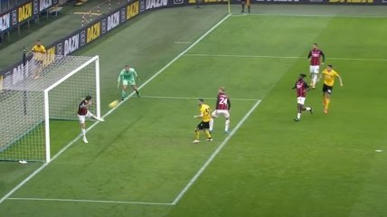 Защитник "Милана" на секундочку стал вратарем (видео)