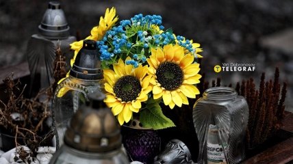 На кладбище много символических вещей