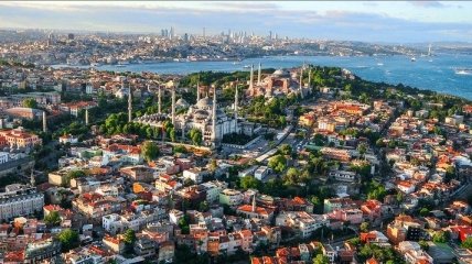 Головокружительные стамбульские пейзажи с совмещенными ракурсами (Фото)