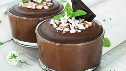 Шоколадный пудинг можно легко приготовить дома из минимального количества продуктов