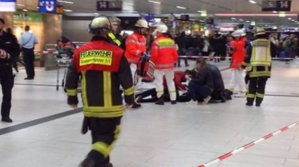 В Германии на вокзале мужчина с топором напал на людей