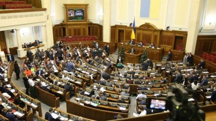 Депутаты заблокировали президиум Рады: Разумков досрочно закрыл заседание