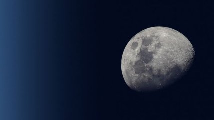 NASA: На Луну упал метеорит и спровоцировал мощный взрыв