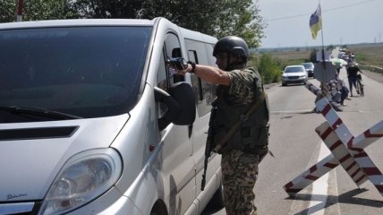 В Госпогранслужбе сообщили о большой очереди на границе с Россией