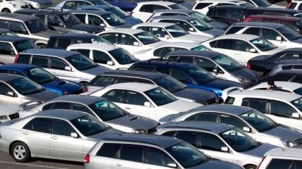 В Украине продажи новых легковых автомобилей упали на 63%