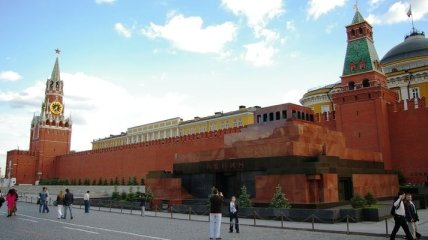 Мавзолей Ленина снова открыт для посетителей