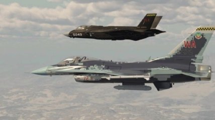 ВВС США превратят F-35 в "агрессоров"