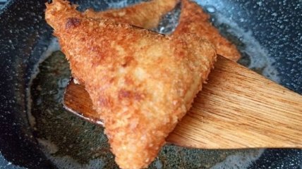 Пиріжки з тостового хліба — чудовий варіант ситної страви