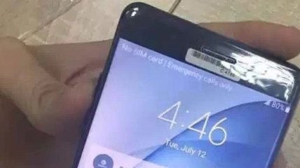Samsung Galaxy Note 7 засветился на фото с включенным экраном