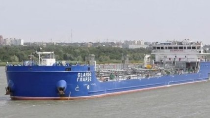 В Турции танкер РФ столкнулся с рыболовецкой лодкой: трех людей ищут