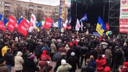 В Черкассах проходит оппозиционный митинг